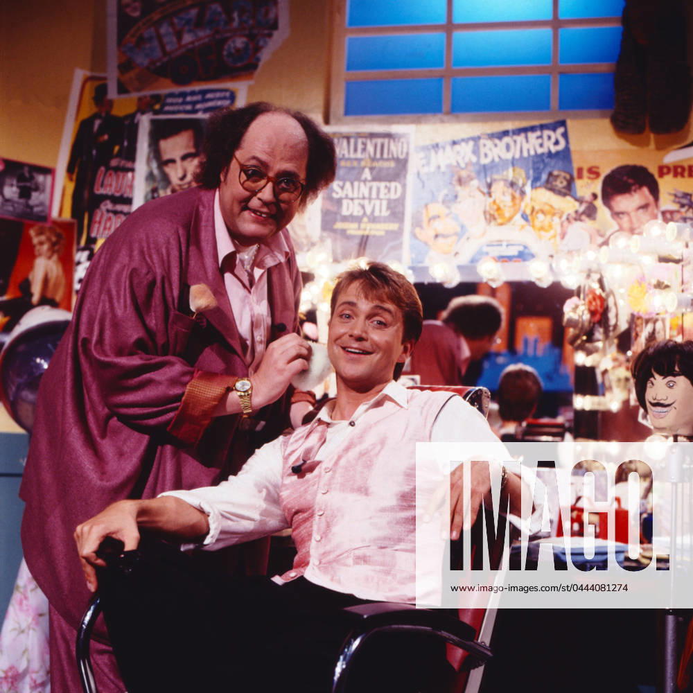DIE JÖRG KNÖR SHOW Die Jörg Knör Show, Spass Show mit Entertainer, Komiker und Imitator Jörg Knör, Deutschland, 1990, Bild: Jörg Knör und Tom Deininger, links. Jörg Knör Show, fun show presented by Comedian and Imitator Jörg Knör, Germany, 1991, photo: Tom Deininger and Jörg Knör., München Deutschland