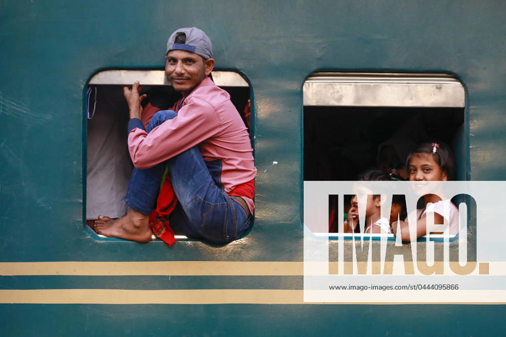 Bangladeshi Muslim passengers on board of an overcrowded train as they head home ahead of Eid al-Fitr at a railway station in Gazipur, Bangladesh, April 9, 2024. This religious Eid (Muslim religious festival) is the first and only day in the month of Shawwal during which Muslims are not permitted to fast. The holiday celebrates the conclusion of the 29 or 30 days of dawn-to-sunset fasting during the entire month of Ramadan. Gazipur Bangladesh - ZUMAd117 20240409_fap_d117_008