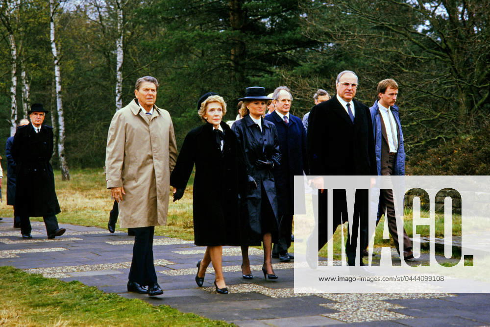 Ronald Reagan, Nancy Reagan, Hannelore Kohl and Helmut Kohl in Bergen Belsen Archive Photo Ronald Reagan, Nancy Reagan, Hannelore Kohl and Helmut Kohl in Bergen Belsen ATTENTION