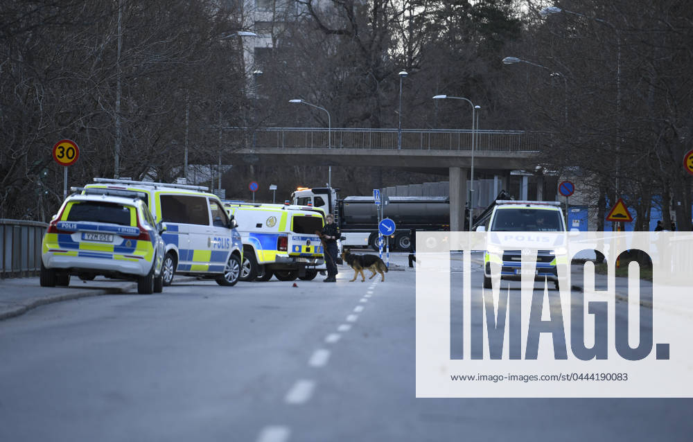 STOCKHOLM, SWEDEN 20240410 Police at the scene after a person was shot in Skärholmen in southern Stockholm on Wednesday evening STOCKHOLM SWEDEN
