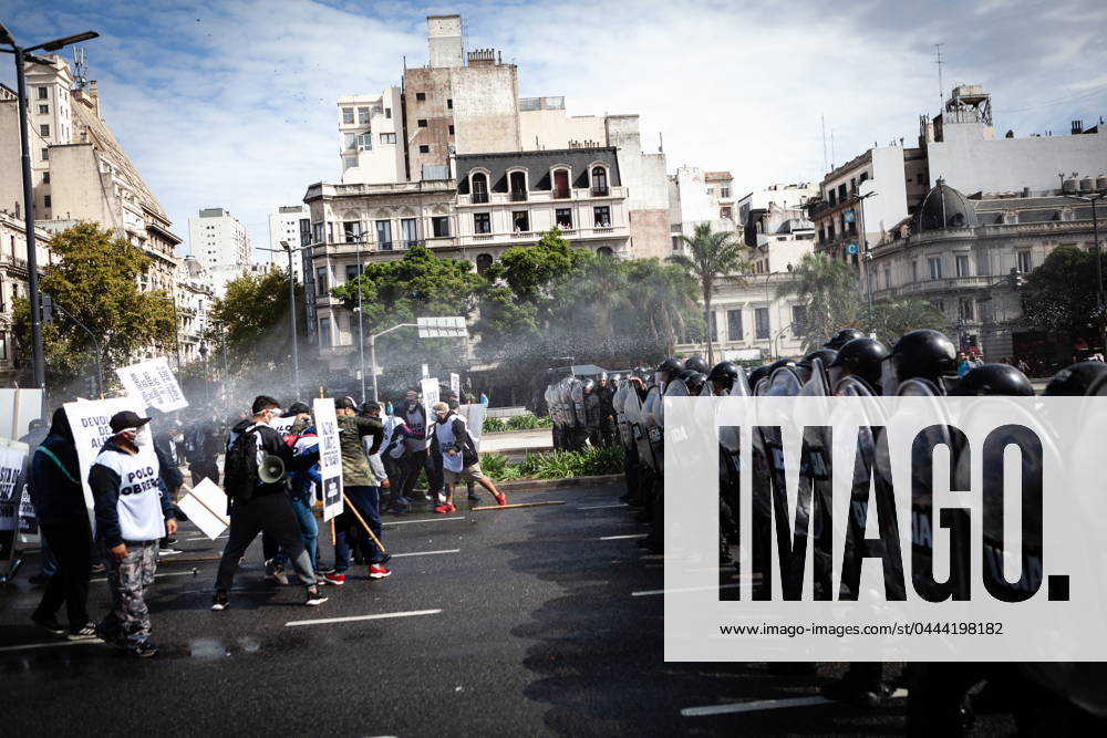 Social organizations that demanded food and assistance in the Center of the City of Buenos Aires were violently repressed and injured by the police. Buenos Aires Argentina - ZUMAon i 20240410_mda_a188_120