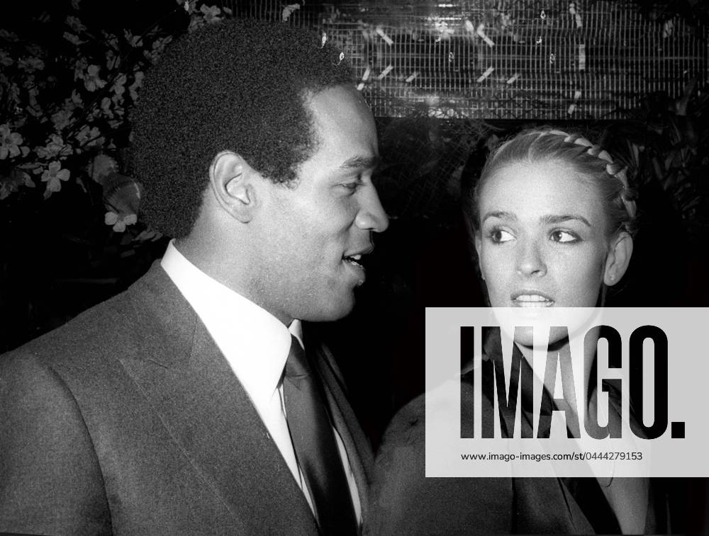 **FILE PHOTO** O.J. Simpson Has Passed Away. OJ Simpson Nicole Simpson 1985 Photo By Adam Scull PHOTOlink MediaPunch