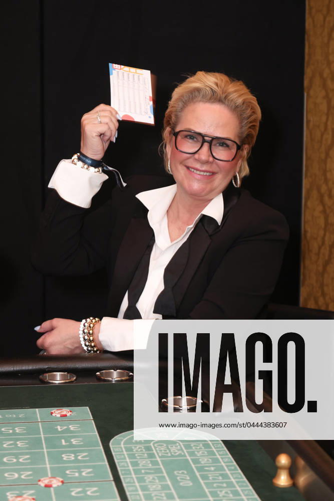 Claudia Effenberg at roulette, games evening for a good cause Under the motto Heart is the trump card , the gamblers at the Hamburg casino not only gambled at the roulette table, but also played parlor games such as Kniffel or Mensch ärgere Dich nicht - all as part of a charity event for the benefit of Budnianer Hilfe e V , which supp