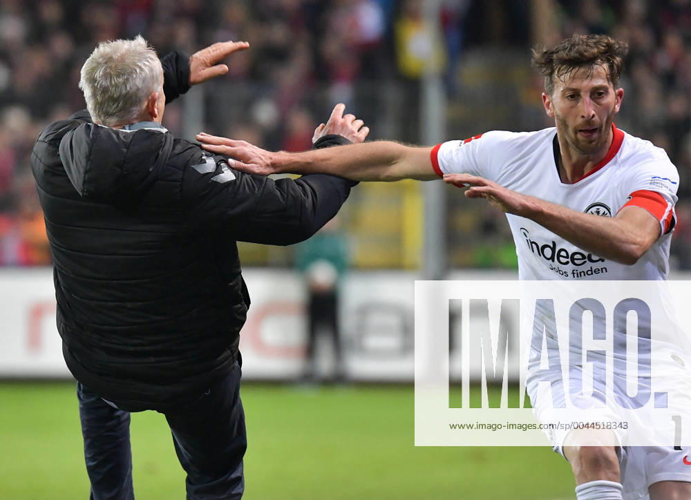 Football 1 Bundesliga, SC Freiburg Eintracht Frankfurt, v l Coach Christian Streich SC Freiburg is run over by David Abraham Eintracht Frankfurt, Red card for, red card for, dismissal, Game Misconduct Freiburg
