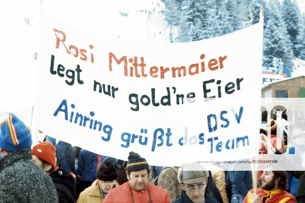 Rosi Mittermaier-Fans begrüßen ihren Liebling mit einem Plakat (BRD) Alpiner Skilauf OS Winter Damen Olympische Winterspiele 1976, Olympia, Olympiade, Spiele, Ski Alpin, Skisport, Slalom Totale Axamer Lizum Innsbruck