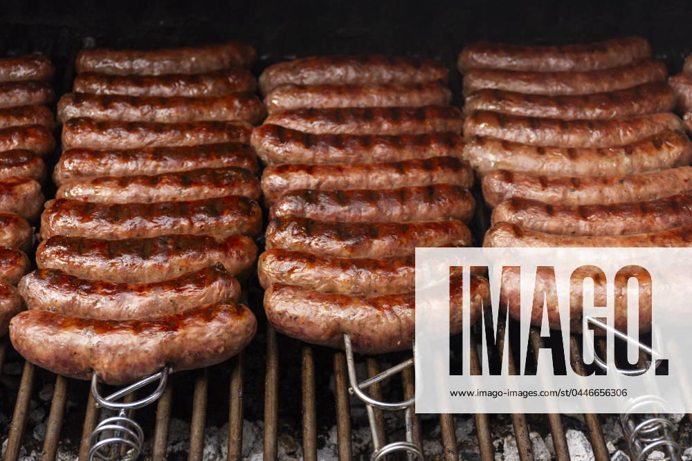 Sausage barbecue for choripans in La Boca, Buenos Aires Buenos Aires, Buenos Aires, Argentina R_GNUJ240416CA-1403863-01