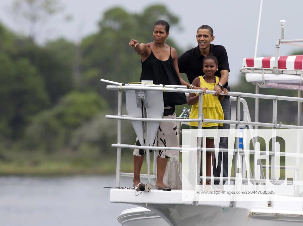 United States President Barack Obama, first lady Michelle Obama and daughter Sasha tour St. Andrews Bay on the Bay Point Lady, Sunday, August 15, 2010 In Panama City Beach, Florida. The First Family is visiting the area to help promote tourism and check up on cleanup efforts from the aftermath of the Deepwater Horizon Oil spill. .Digital Photo by Mark Wallheiser Pool-CNP-PHOTOlink.