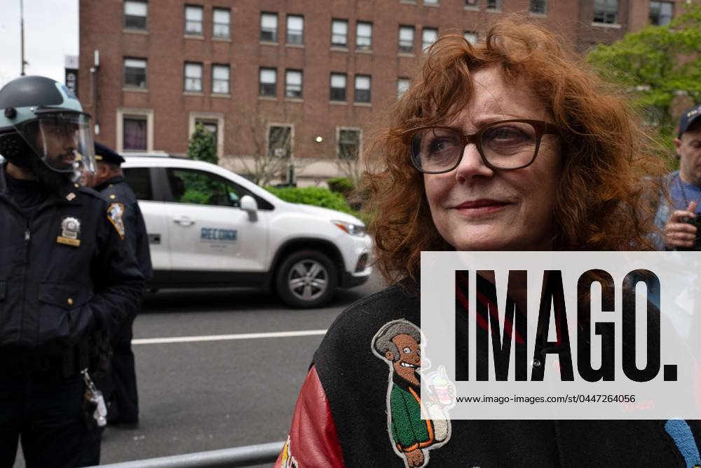 Actress SUSAN SARADON at the ongoing protest taking place outside the campus gates as despite over a hundred arrests the previous day, the student-led pro-Palestinian encampment at Columbia University has now relocated to a different quadrant of the lawn after the previous day s disbandment by the NYPD. New York USA - ZUMAb230 20240419_znp_b230_012