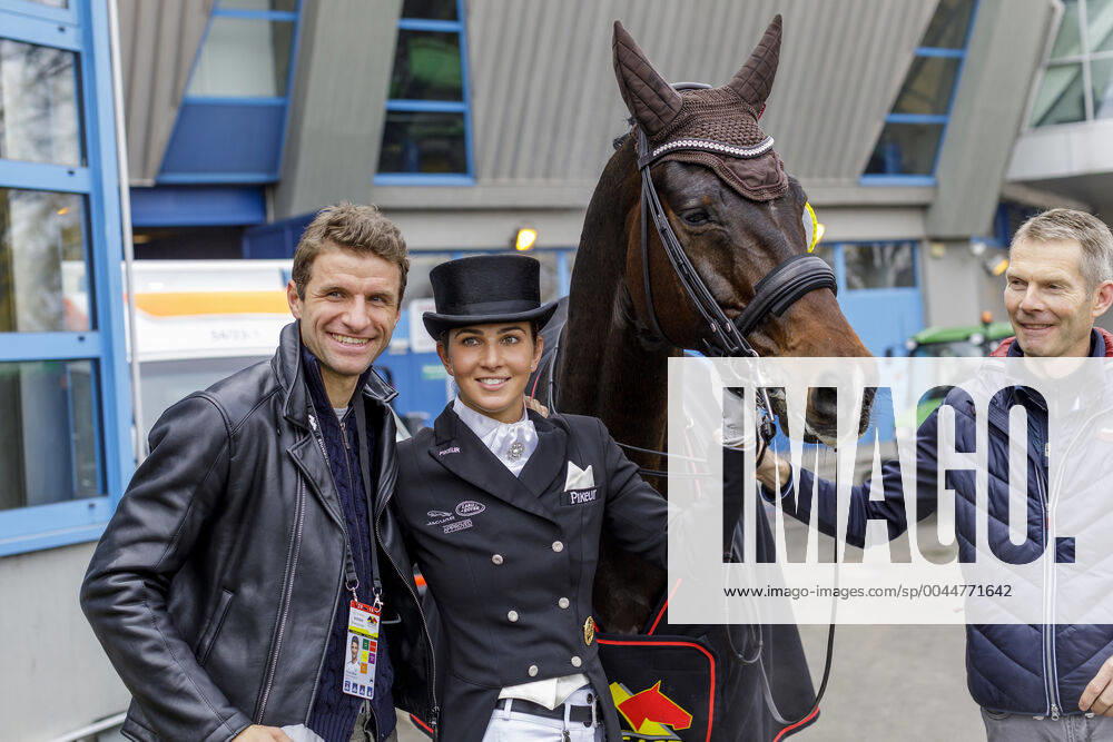 Stuttgart German Masters 2019, MÜLLER Lisa GER , Gut Wettlkam s Stand By Me Old, MÜLLER Thomas Fussballer , BRINKMANN Götz Trainer Stuttgart German Masters 2019 Lisa Müller wins CDI Grand Prix de Dressage Thomas Müller congratulates Stihl Int Dressage Prize CDI4 Task FEI Grand Prix 2009, Rev 2014 Qualification for Grand Prix Special 16 November 2019 Â©