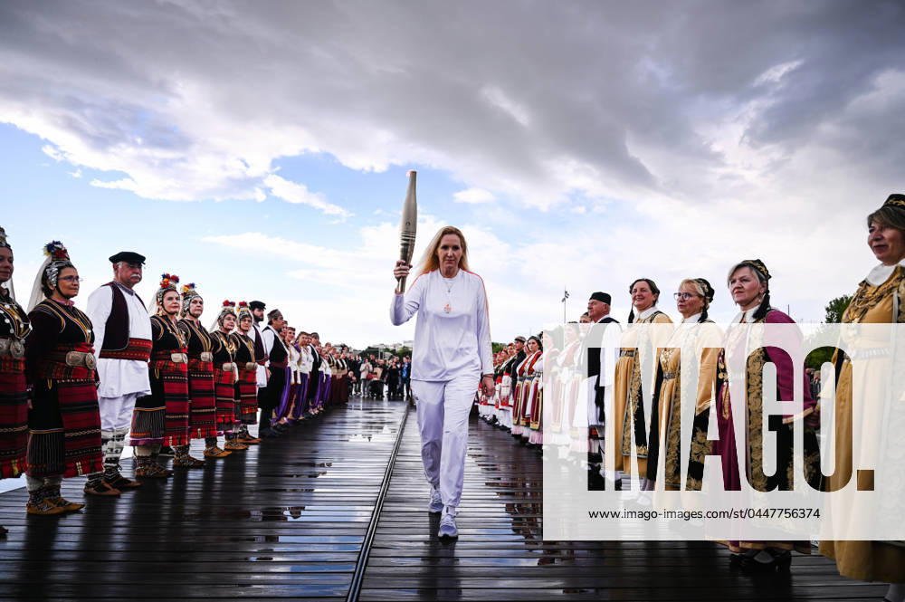 Former Greek athlete Anastasia Kelesidou carries a torch with the Olympic Flame at the waterfront of Thessaloniki during a torch relay for the Paris 2024 Olympics. Thessaloniki Greece - ZUMAp191 20240421_zap_p191_005