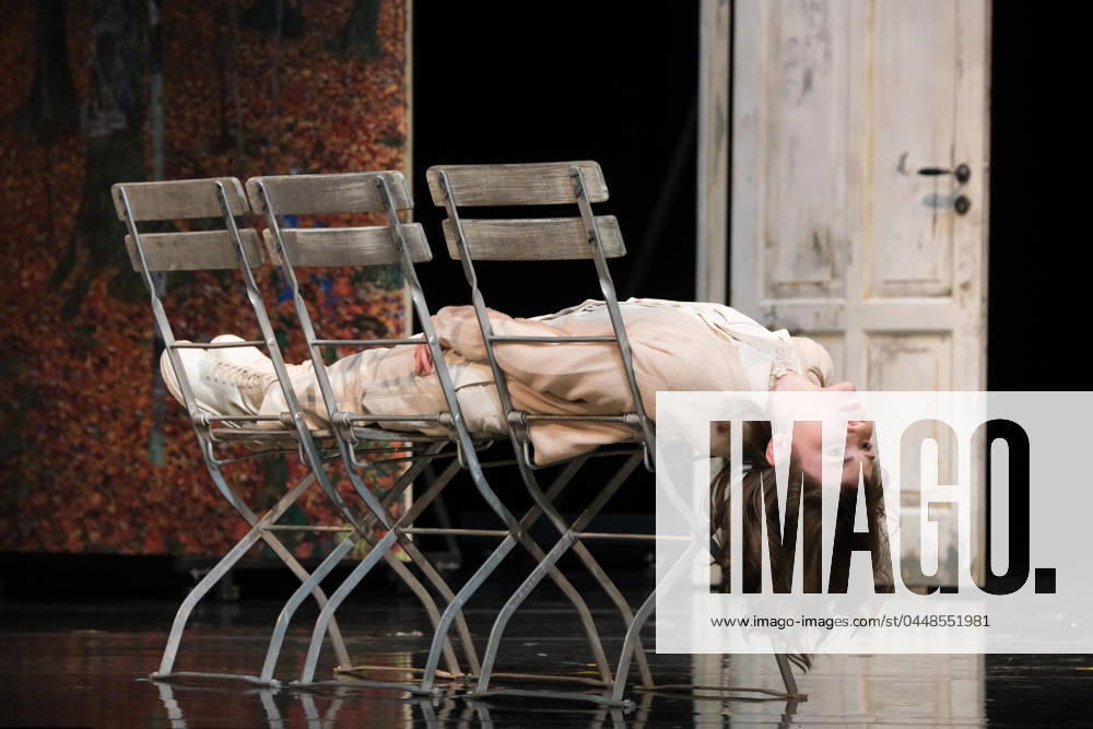 Linda Stockfleth plays in the play Der einsame Weg by Arthur Schnitzler, photo rehearsal on 24 4 2024 at the Ernst Deutsch Theater Hamburg