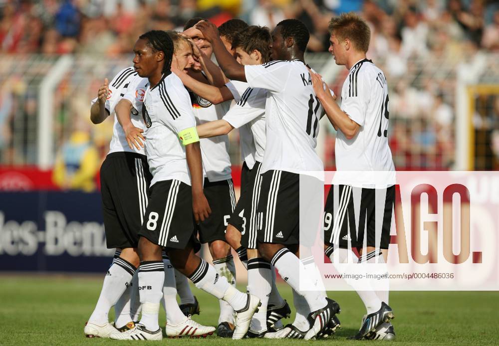 Torjubel Deutschland U17 Fußball EM Herren U17 EM 2009, Nationalteam, Nationaltrikot, Länderspiel, U 17, Junioren, Jugend, Nachwuchs Gruppe Jena Freude,
