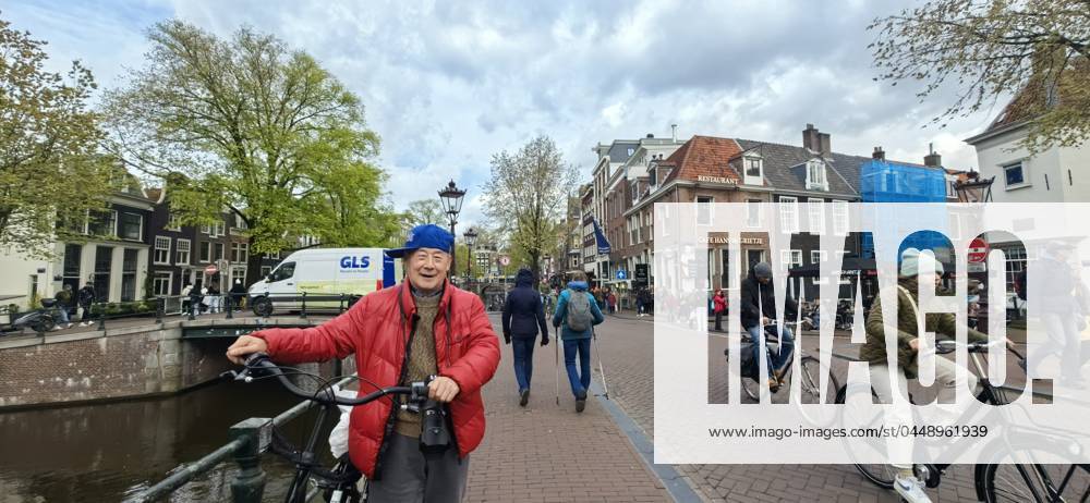 Amsterdam Tour AMSTERDAM, NETHLANDS - APRIL 25, 2024 - Tourists experience Dutch cycling culture in Amsterdam, Netherlands, April 25, 2024. Amsterdam Amsterdam Nethlands