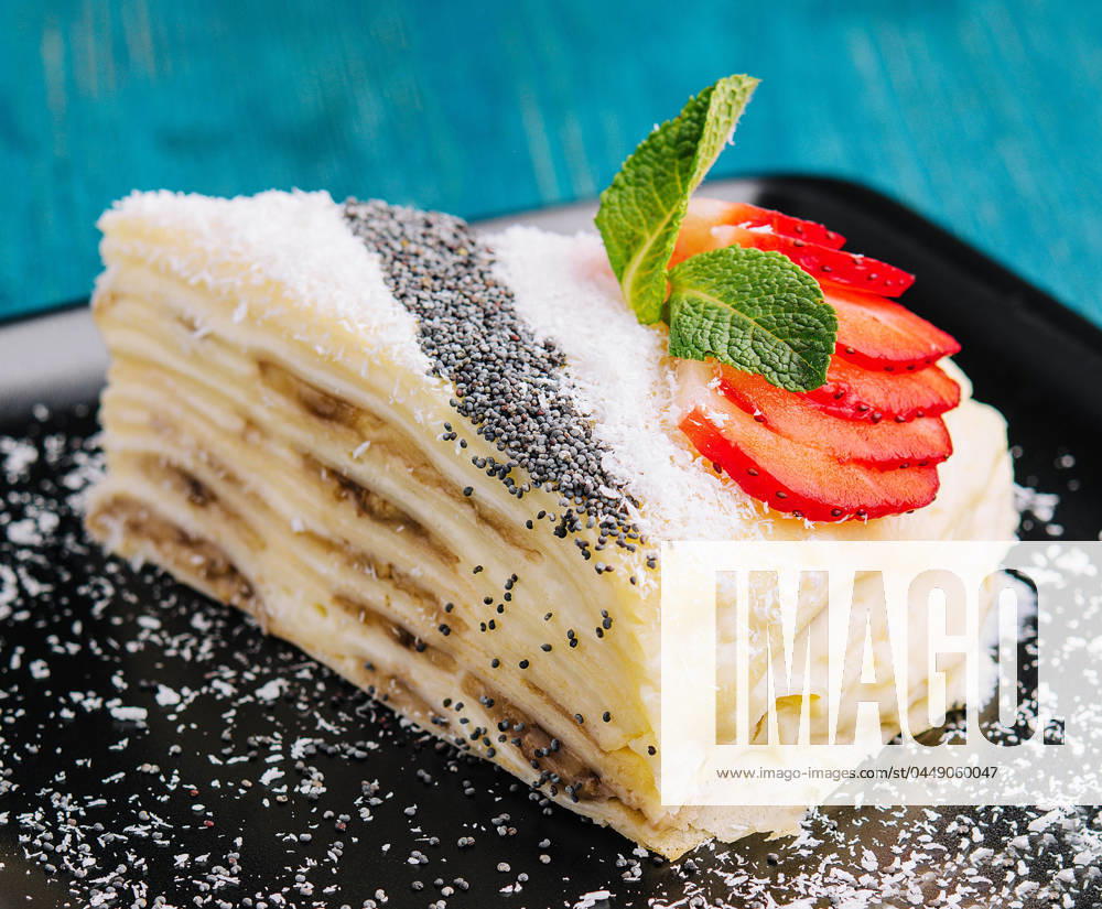 IMAGO Creative: Food, Mohn Pancake cake with pieces of strawberries, coconut and poppy seeds and sour cream Pancake cake with pieces of strawberries, coconut and poppy seeds and sour cream