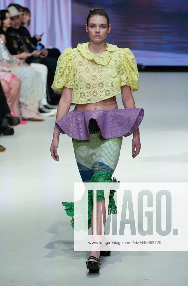 (240426) -- VANCOUVER, April 26, 2024 -- A model presents the Fall Winter 2024 collection of Arika during Vancouver Fashion Week in Vancouver, Canada, April 25, 2024. (Photo by Xinhua) CANADA-VANCOUVER-FASHION WEEK LiangxSen