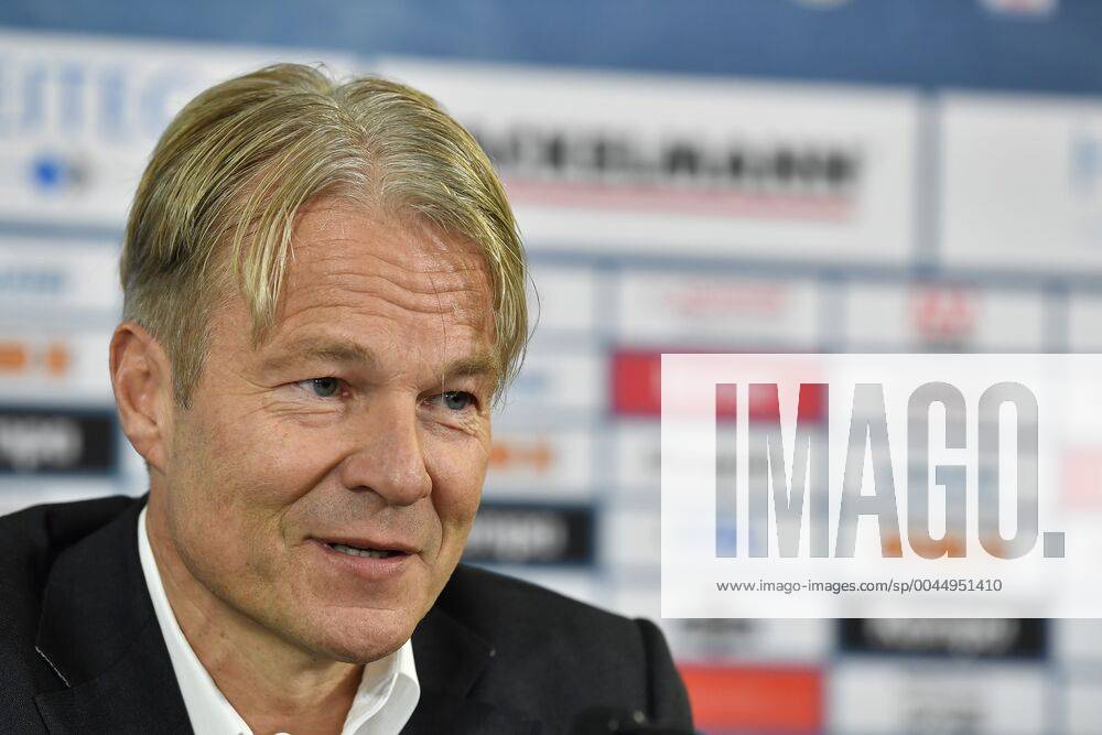 Handball 1 Bundesliga Season 2019 2020 HC Erlangen HCE Press conference Press event Media event Announcement Michael Haaß as new head coach for the coming season Dr Carsten Bissel Chairman of the Supervisory Board of HC Erlangen
