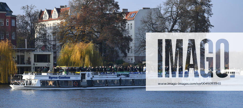 Soccer, men, season 2019 2020, 1 Bundesliga 12 matchday , 1 FC Union Berlin Borussia Mönchengladbach, about 800 fans of Mönchengladbach arrived almost simultaneously on four steamers in the old town of Köpenick at Luisenhain, 23 11 2019,