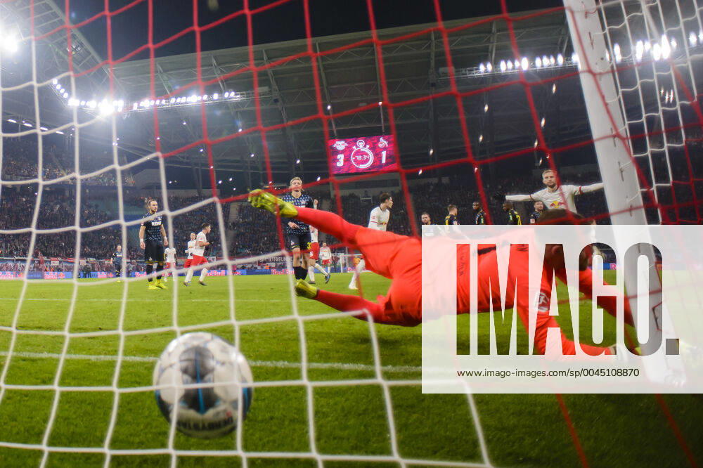 Football 1 Bundesliga, RB Leipzig 1 FC Koeln, v l Goal scored, Goal to 4 1 by Emil Forsberg RB Leipzig Leipzig