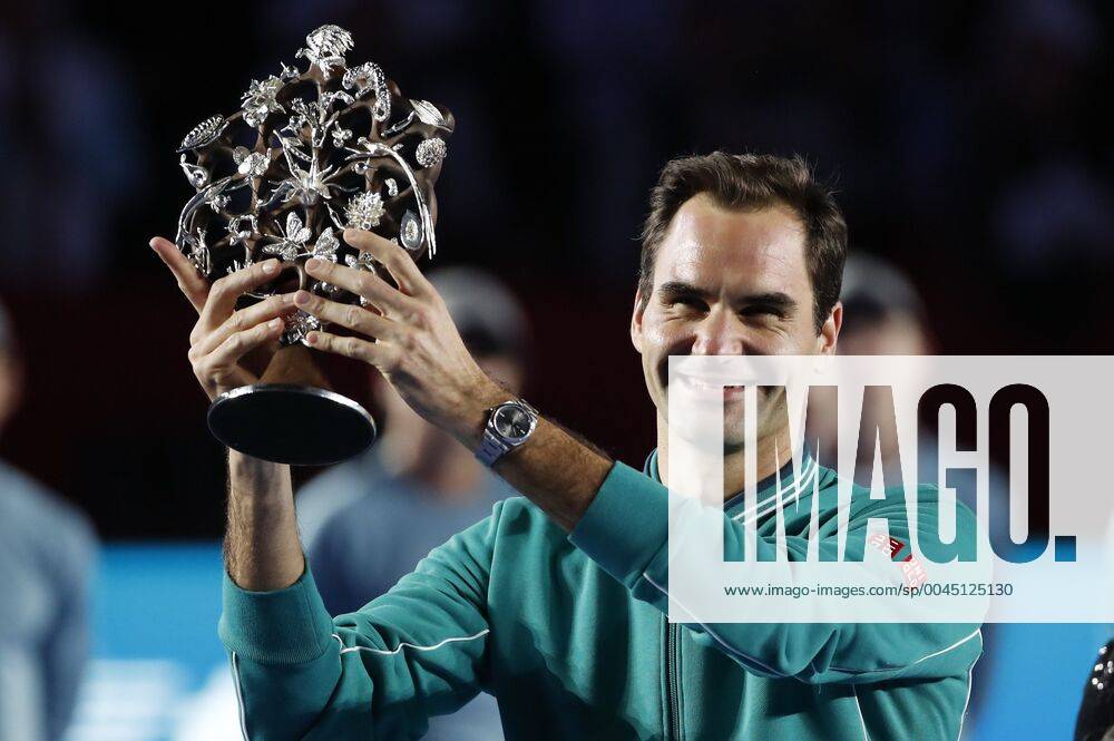 Swiss tennis player Roger Federer after a friendly match against German Alexander Zverev in the Monumental Bullring of Mexico, the one with the largest capacity in the world, which has become a tennis court for a few hours to see the legendary athlete, in Mexico City, Mexico, 23 November 2019. The Monumental Bullring of Mexico is transformed for an exhibition of Federer !ACHTUNG: NUR REDAKTIONELLE NUTZUNG!
