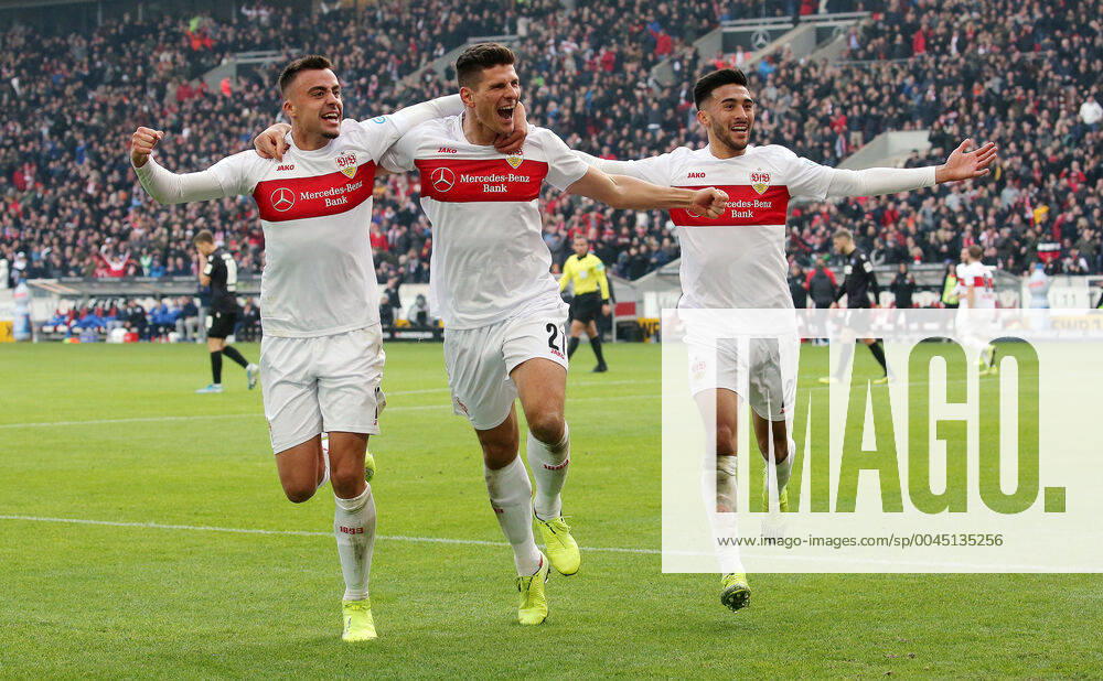 Germany, Stuttgart, Football 2 Bundesliga 14 Matchday, VfB Stuttgart vs Karlsruher SC Jubel about the goal to 1 0, v l Scorer Philipp Förster, Mario Gomez, Nicolas Gonzalez VfB DFL REGULATIONS PROHIBIT ANY USE OF PHOTOGRAPHS AS IMAGE SEQUENCES AND OR QUASI VIDEO According to the guidelines of the DFL Deutsche Fußball Liga, it is prohibited to use or have used photographs taken in the stadium and or during the match in the form of sequence images and or video-like photo sequences