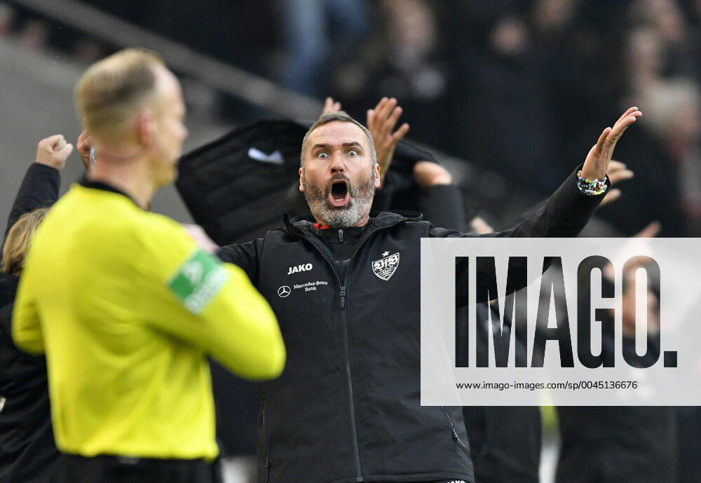 Goal to 3 0 Hamadi Al Ghaddioui VfB Stuttgart Torjiubel with coach head coach Tim Walter VfB Stuttgart VfB Stuttgart vs Karlsruher SC KSC 24 11 2019 DFL REGULATIONS PROHIBIT ANY USE OF PHOTOGRAPHS AS IMAGE SEQUENCES AND OR QUASI VIDEO VfB Stuttgart vs Karlsruher SC KSC