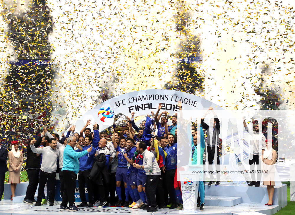 Bilder des Jahres 2019, Sport 11 November November 24, 2019, Saitama, Japan - Saudi Arabia s Al Hilal SFC members celebrate their victory of AFC Champions League at the final in Saitama, suburban Tokyo on Sunday, November 24, 2019. Al Hilal SFC defeated Urawa Reds 2-0 in the second match of the ACL finals. Noxthirdxpartyxsales (117238024)