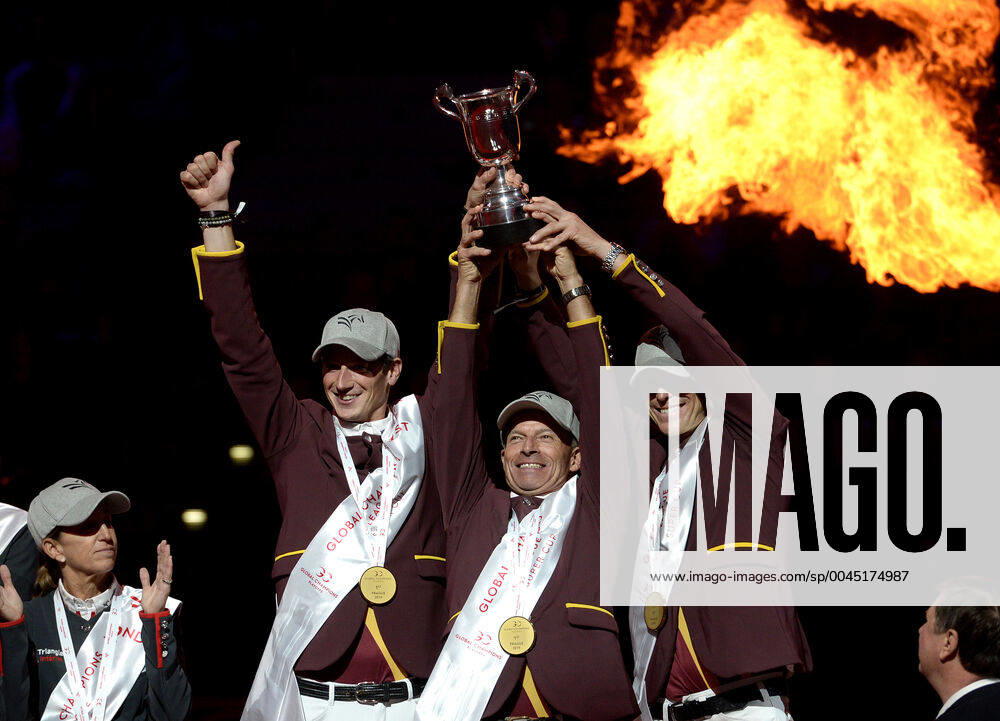 Bilder des Jahres 2019, Sport 11 November L-R showjumpers Daniel Deusser, Pius Schwizer and Peder Fredricson from Shangai Swans winning team pose with the trophy during the Prague PlayOffs show jumping, Global Champions series, on November 24, 2019. (CTKxPhoto KaterinaxSulova) CTKPhotoP201911240605001 suk8 k