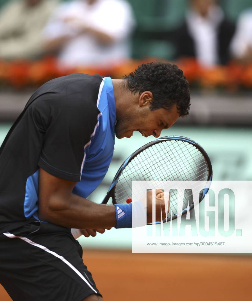 Jo Wilfried Tsonga (Frankreich) jubelt Tennis Herren French Open 2009, Grand Slam, ATP Tour Einzelbild Roland Garros Paris Freude, Begeisterung,