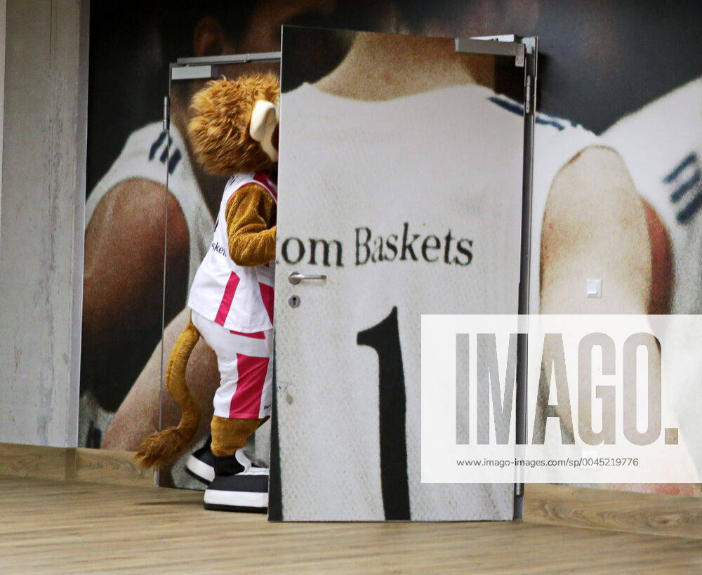 Mascot Bonni Telekom Baskets Bonn before the game vs. ALBA Berlin , main round 10 game day MR:N