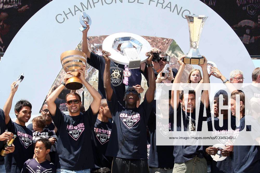 Girondins Bordeaux - Französischer Meister und Ligapokalsieger 2009 und Französischer Supercup Sieger 2008 - (pan32112) Fußball Herren Ligue 1 2008 2009, 1. Französische Liga, Girondins de Bordeaux, Sieg, Sieger, Meister, Feier Totale Bordeaux Freude,