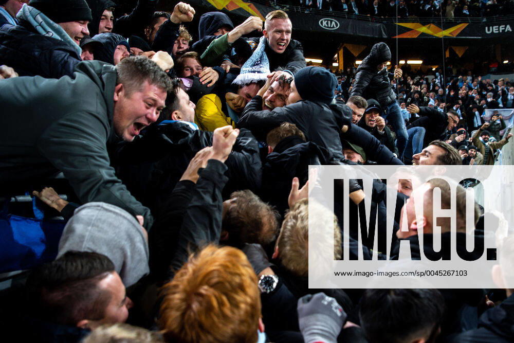 Erdal Rakip and Markus Rosenberg of Malmö FF celebrate with supporters after 4 3 during the Europa League match between Malmö FF and Dynamo Kiev on November 28, 2019 in Malmö Photo Petter Arvidson BILDBYRAN kod PA 92394 bbeng football football football europa league soccer Malmö FF Dynamo Kiev cheers crowd,