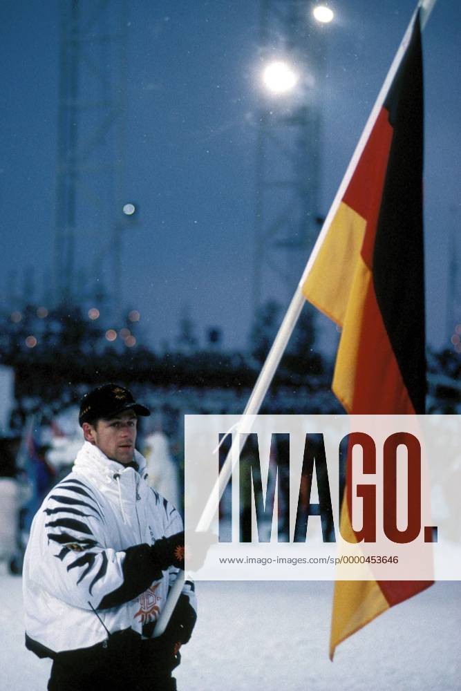 Mark Kirchner (Deutschland) mit der deutschen Fahne Biathlon OS Winter Herren Olympische Winterspiele 1994, Olympia, Olympiade, Spiele, Eröffnung, Zeremonie, Eröffnungszeremonie Einzelbild Lysgardsbakkene-Stadion Lillehammer