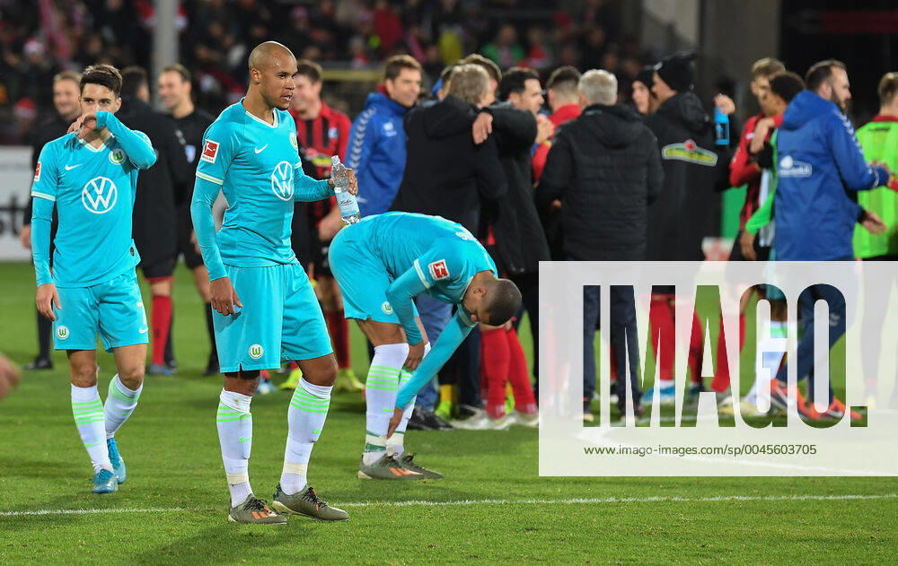 Football 1 Bundesliga, SC Freiburg VfL Wolfsburg, v l Josip Brekalo VfL Wolfsburg , Marcel Tisserand VfL Wolfsburg , Jeffrey Bruma VfL Wolfsburg , disappointed, looking disappointed, dissapointed Freiburg