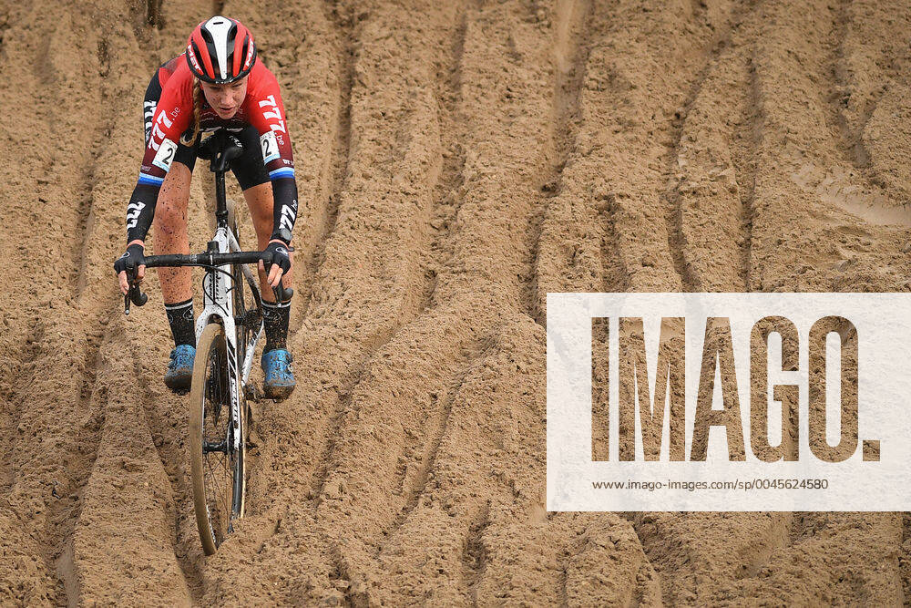 Dutch Annemarie Worst pictured in action at the women s elite race of the fifth (out of 8) stage of the Superprestige cyclocross cycling competition, in Zonhoven, Sunday 08 December 2019. DAVIDxSTOCKMAN x2440614x