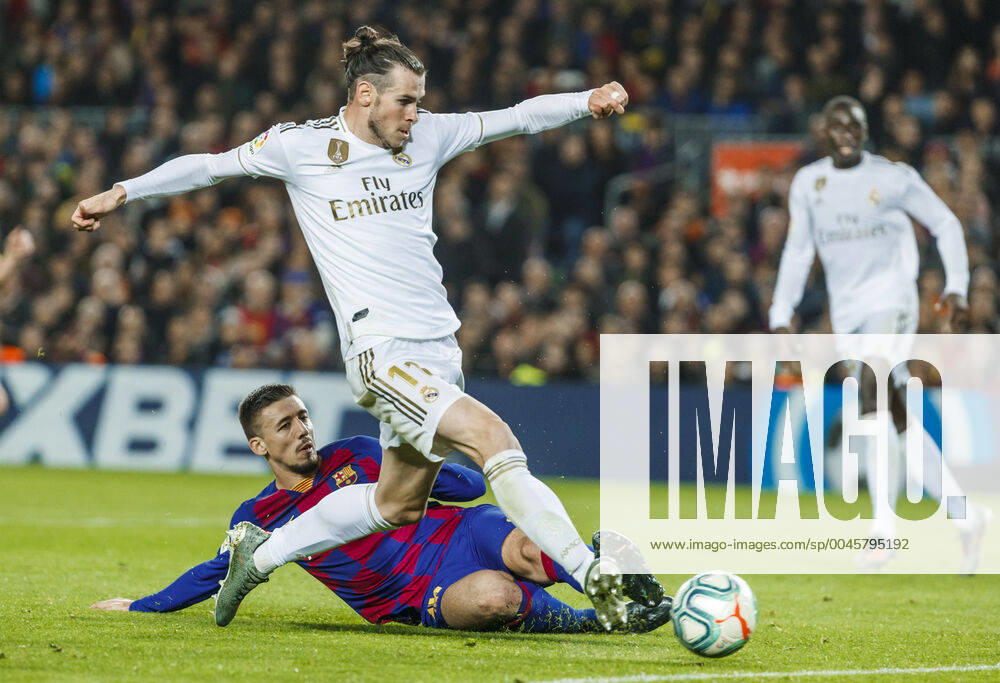 KW51 Partido de la Liga Santander disputado entre Barcelona y Real Madrid. En la imagen, gol anulado a Bale. League Santander match played between Barcelona and Real Madrid. In this picture, Gale scores a disallowed goal.