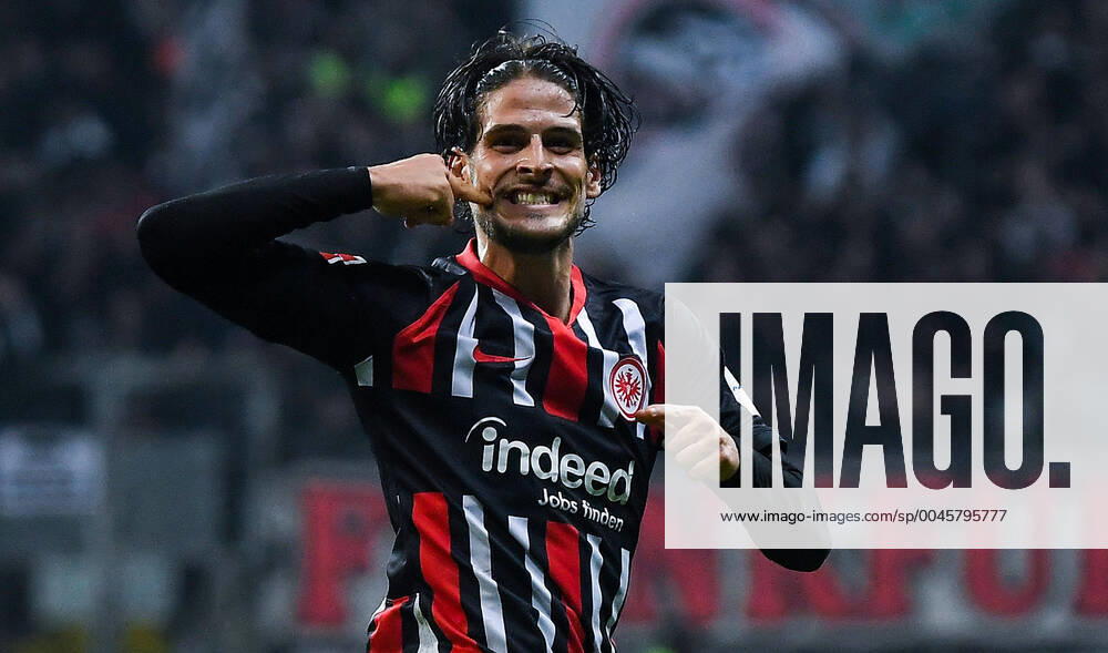 Fussball 1 Bundesliga, Eintracht Frankfurt 1 FC Koeln v l celebrate the goal, Torjubel zum 2 0 für Frankfurt Torschuetze Goncalo Paciencia Eintracht Frankfurt Frankfurt