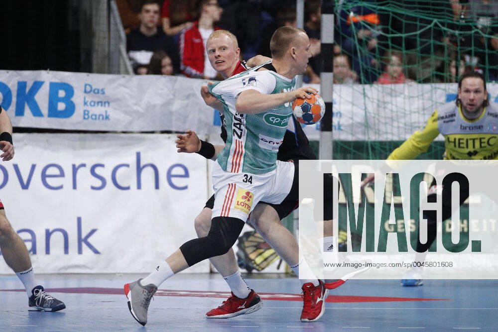 TUI Arena, Hanover, league match, 1 Bundesliga, TSV Hanover Burgdorf vs. HC Erlangen, pictured is Sebastian Firnhaber 18, Erlangen in duel with Morten Olsen 34, Han Burgdorf TSV Hanover Burgdorf vs.
