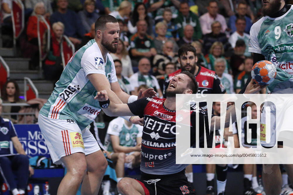 TUI Arena, Hanover, league match, 1 Bundesliga, TSV Hannover Burgdorf vs. HC Erlangen, in the picture Ilija Brozovic 44, Han Burgdorf brings Sime Ivic 19, Erlangen to fall TSV Hannover Burgdorf vs.