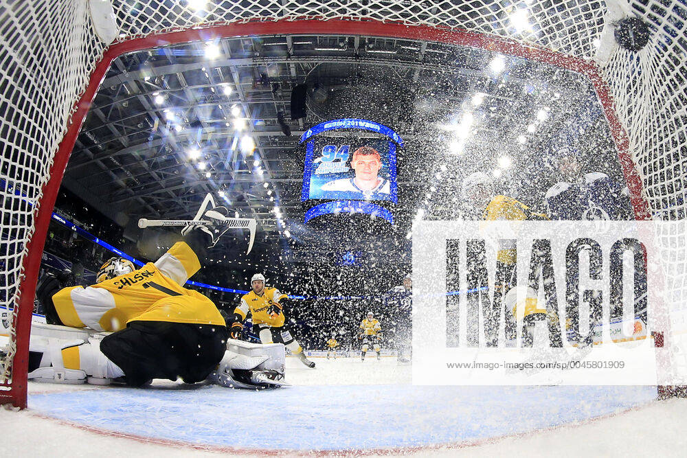 KW51 MOSCOW, RUSSIA – DECEMBER 19, 2019: HC Severstal Cherepovets goaltender Konstantin Shostak (L) concedes a goal in their 2019 20 KHL Regular Season Ice hockey, Eishockey match against HC Dynamo Moscow, at Chernyshev VTB Arena. Mikhail Japaridze TASS TS0C7FD2