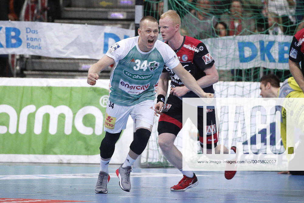 TUI Arena, Hanover, league match, 1 Bundesliga, TSV Hanover Burgdorf vs. HC Erlangen, pictured Morten Olsen 34, Han Burgdorf cheers after his goal TSV Hanover Burgdorf vs.