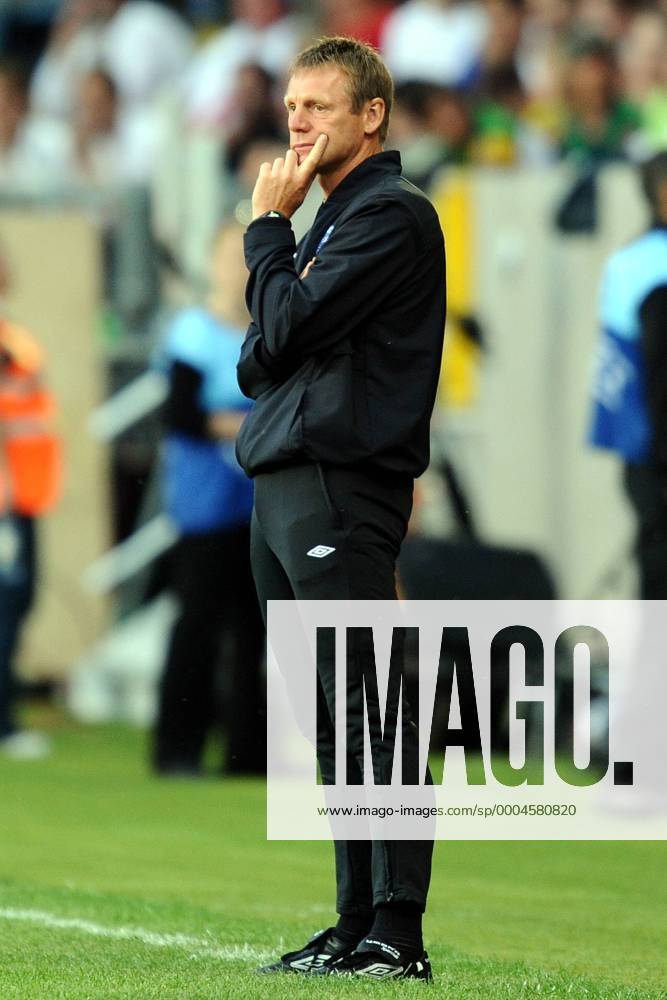 Nationaltrainer Stuart Pearce (England U21) - Fußball Länderspiel Herren U21 EM 2009, U 21, Nationalmannschaft, Finale, Einzelbild Malmö Nachdenklichkeit,