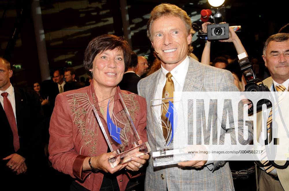 Preisträger Rosi Mittermaier Neureuther und Bernhard Langer (beide Deutschland) anlässlich des bayrischen Sportpreises 2009 Alpiner Skilauf Herren Bayerischer Sportpreis 2009, Sportlerehrung, Ehrung, Preisverleihung Gruppe München
