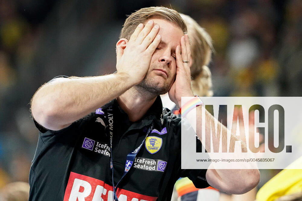 Kristjan Andresson Coach, Head Coach, RNL cant believe it, single frame, action, action, looking disappointed, disappointment, frustration, disappointed, pessimistic, 21 12 2019, Mannheim Germany , Handball, Bundesliga, Rhein Neckar Löwen SG Flensburg Handewitt