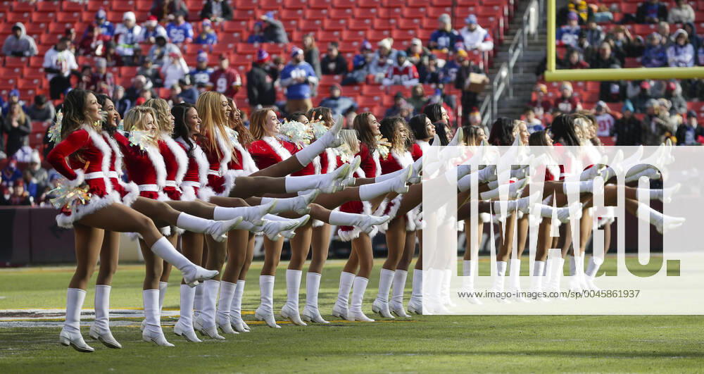 Redskin Cheerleaders perform during a NFL, American Football Herren, USA football game between the Washington Redskins and the New York Giants at FedEx Field in Landover, MD. CSM NFL 2019: Giants vs Redskins DEC 22 - ZUMAc04_ 20191222_zaf_c04_284