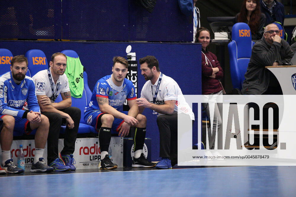 V l Dani Baijens TBV Lemgo Lippe 77 , Florian Kehrmann Coach TBV Lemgo Lippe GER, Handball, 1 Bundesliga, TBV Lemgo Lippe against HC Erlangen, 26 12 2019 Lemgo