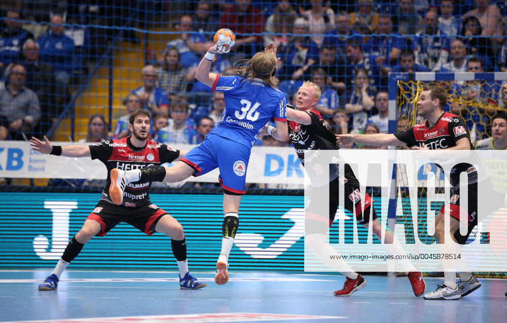 V l Michael Haass HC Erlangen 13 , Julius Rose TBV Lemgo Lippe 43 , Sebastian Firnhaber HC Erlangen 18 GER, Handball, 1 Bundesliga, TBV Lemgo Lippe against HC Erlangen, 26 12 2019 Lemgo