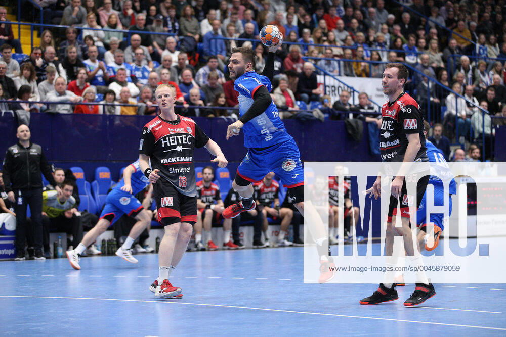 V l Sebastian Firnhaber HC Erlangen 18 , Christoph Theuerkauf TBV Lemgo Lippe 13 , Nikolai Link HC Erlangen 33 GER, Handball, 1 Bundesliga, TBV Lemgo Lippe against HC Erlangen, 26 12 2019 Lemgo