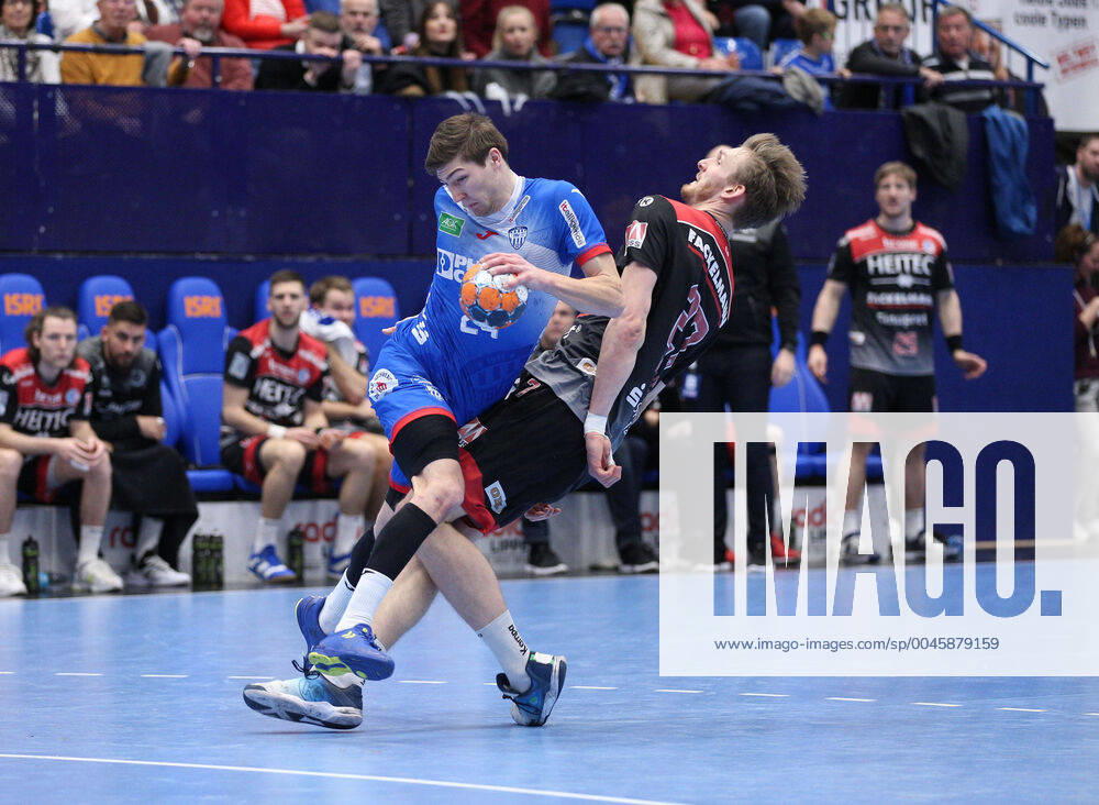V l Lukas Zerbe TBV Lemgo Lippe 24 , Antonio Metzner HC Erlangen 27 GER, Handball, 1 Bundesliga, TBV Lemgo Lippe against HC Erlangen, 26 12 2019 Lemgo