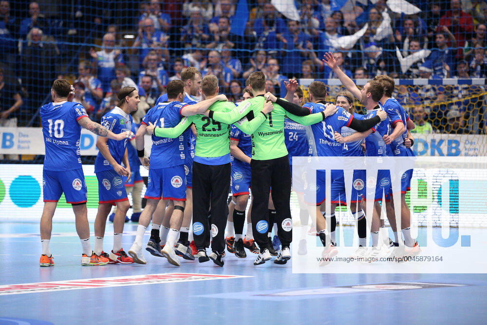 Victory celebration at TBV Lemgo Lippe GER, Handball, 1 Bundesliga, TBV Lemgo Lippe against HC Erlangen, 26 12 2019 Lemgo