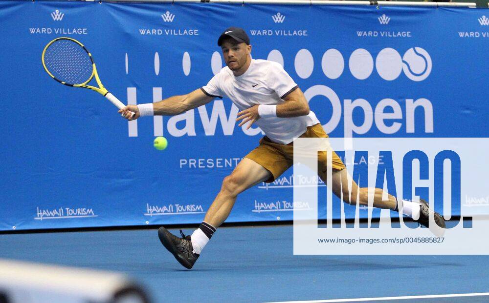 Christian Harrison stretches for the ball during the Hawaii Open invitational tournament match between Christian Harrison (USA) and Brandon Nakashima (USA) at the Stan Sheriff Center in Honolulu, HI - CSM. Tennis 2019: Hawaii Open DEC26 - ZUMAc04_ 20191226_zaf_c04_121